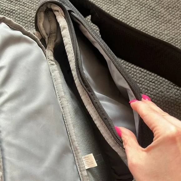 Think Tank Photo Urban Access 8 Sling Camera Bag in Black - Picture 5 of 8